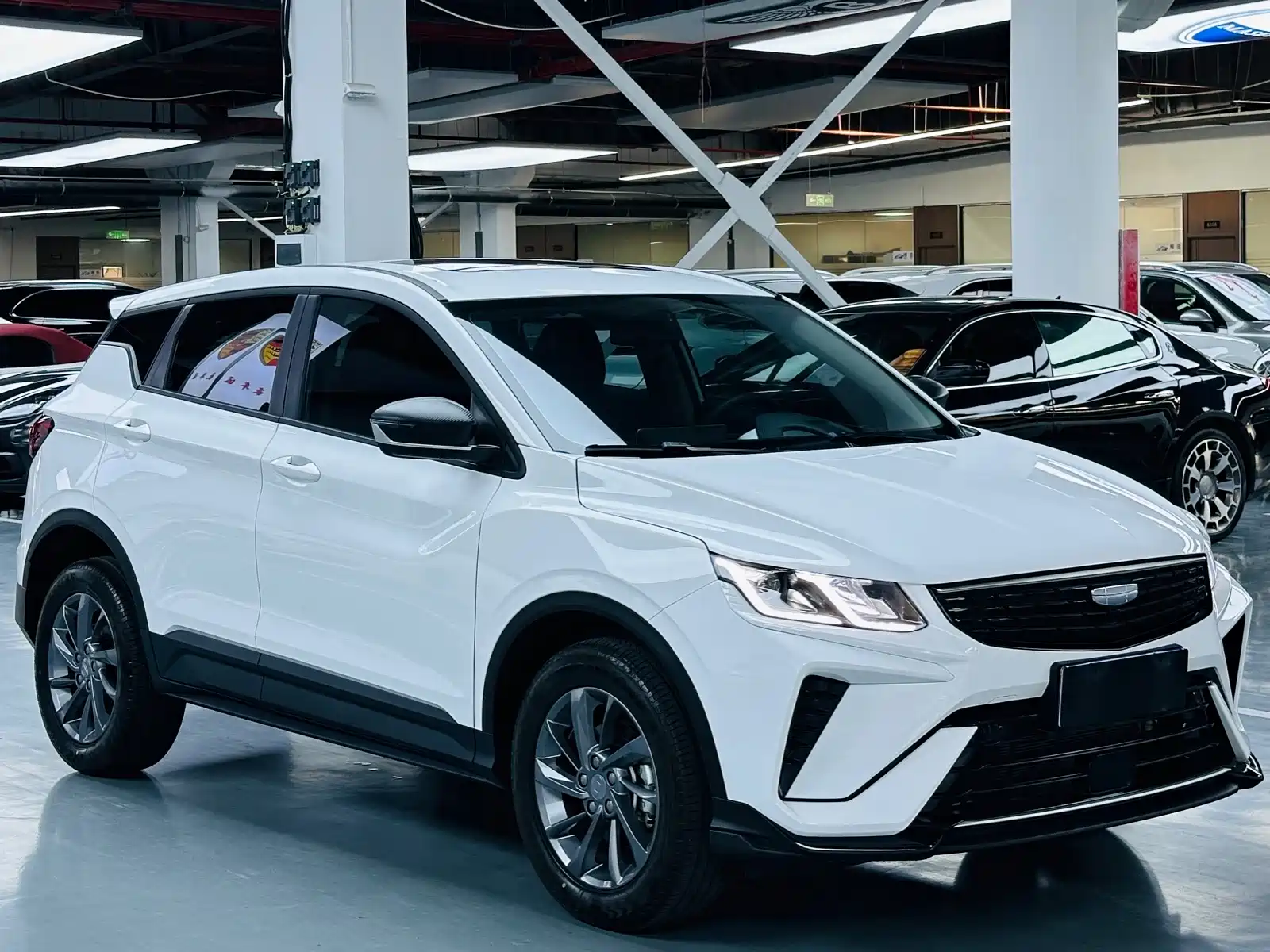 Фото 3 - Geely Coolray