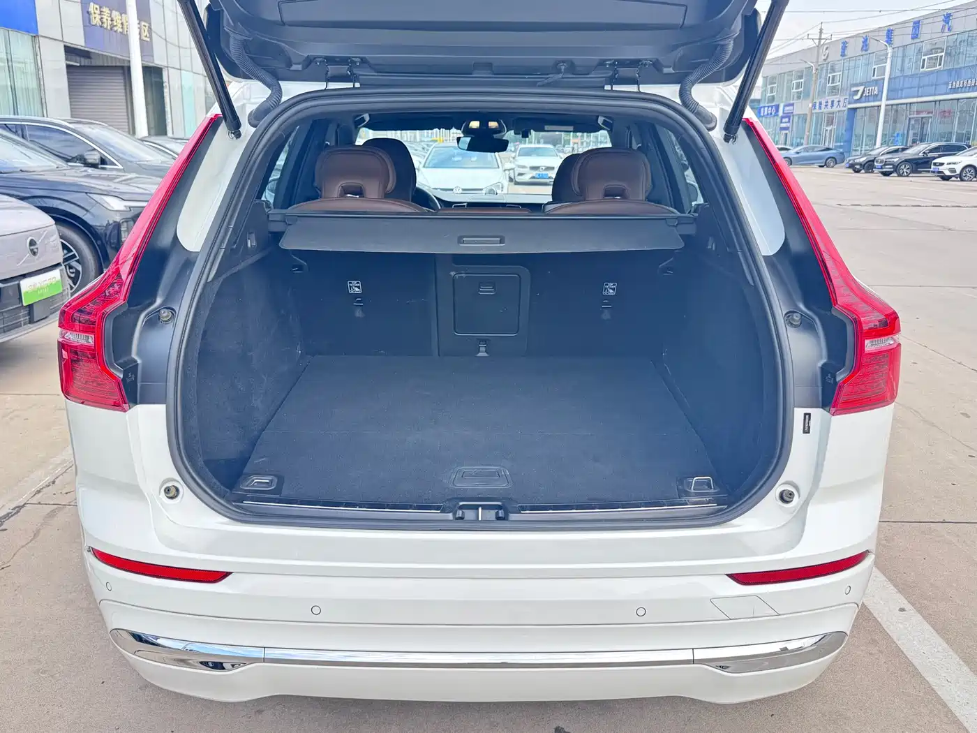 Volvo XC60 Plug-in Hybrid 2024 2024 T8 PHEV Long Range AWD Smart Elite Luxury Edition