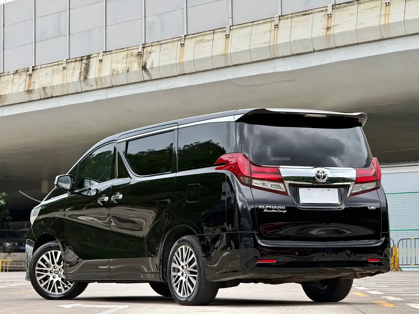 Toyota Alphard 2018 3.5L Premium фото 15