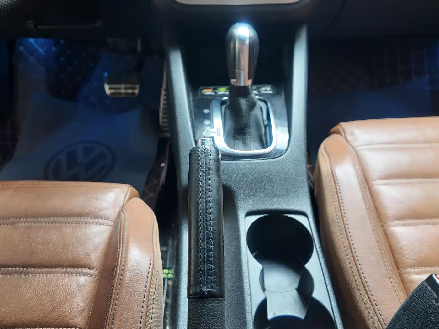 Volkswagen Scirocco 2011 Model R 2.0TSI фото 14