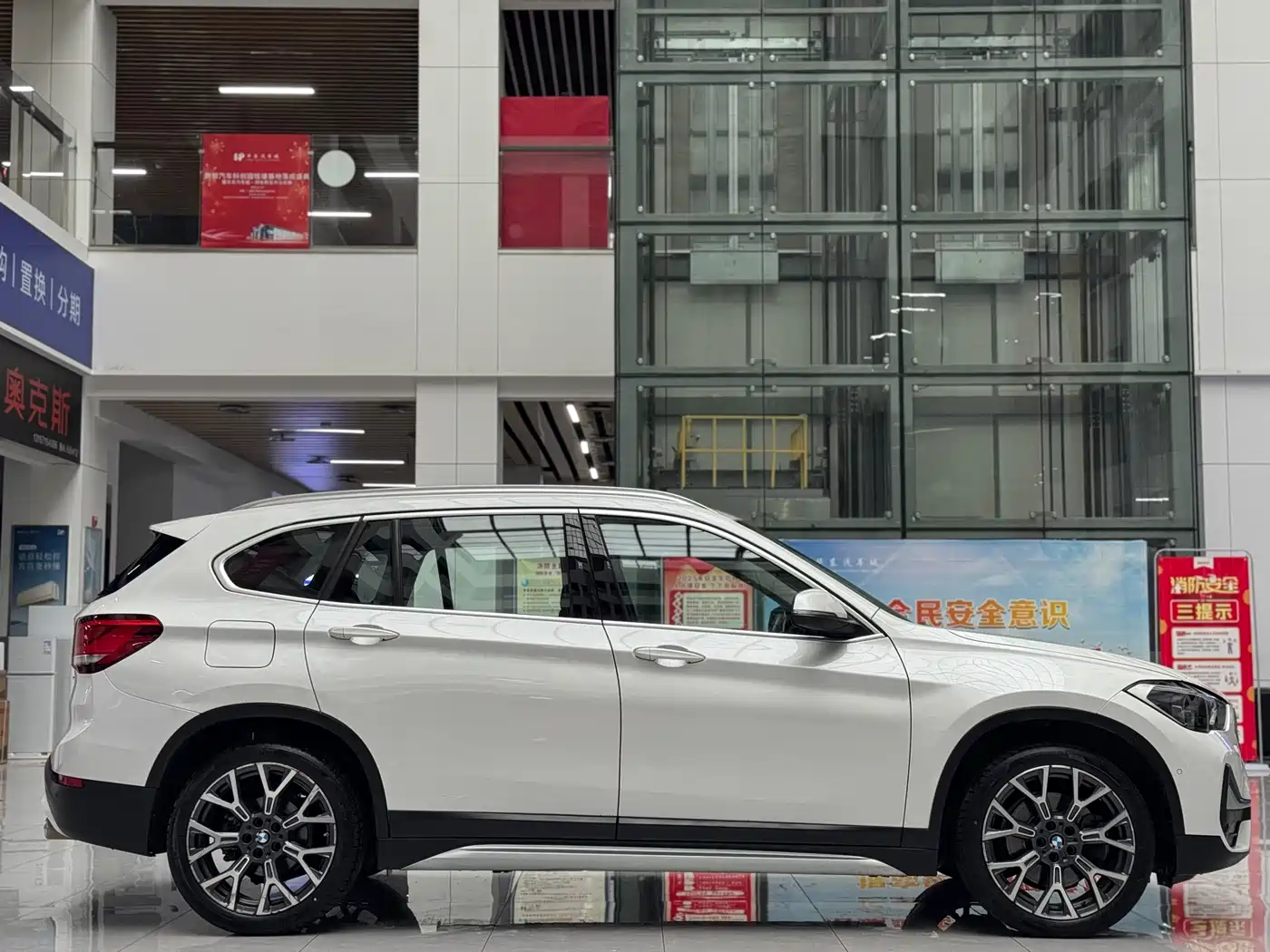 BMW X1 2020 xDrive25Li Premium Edition фото 7