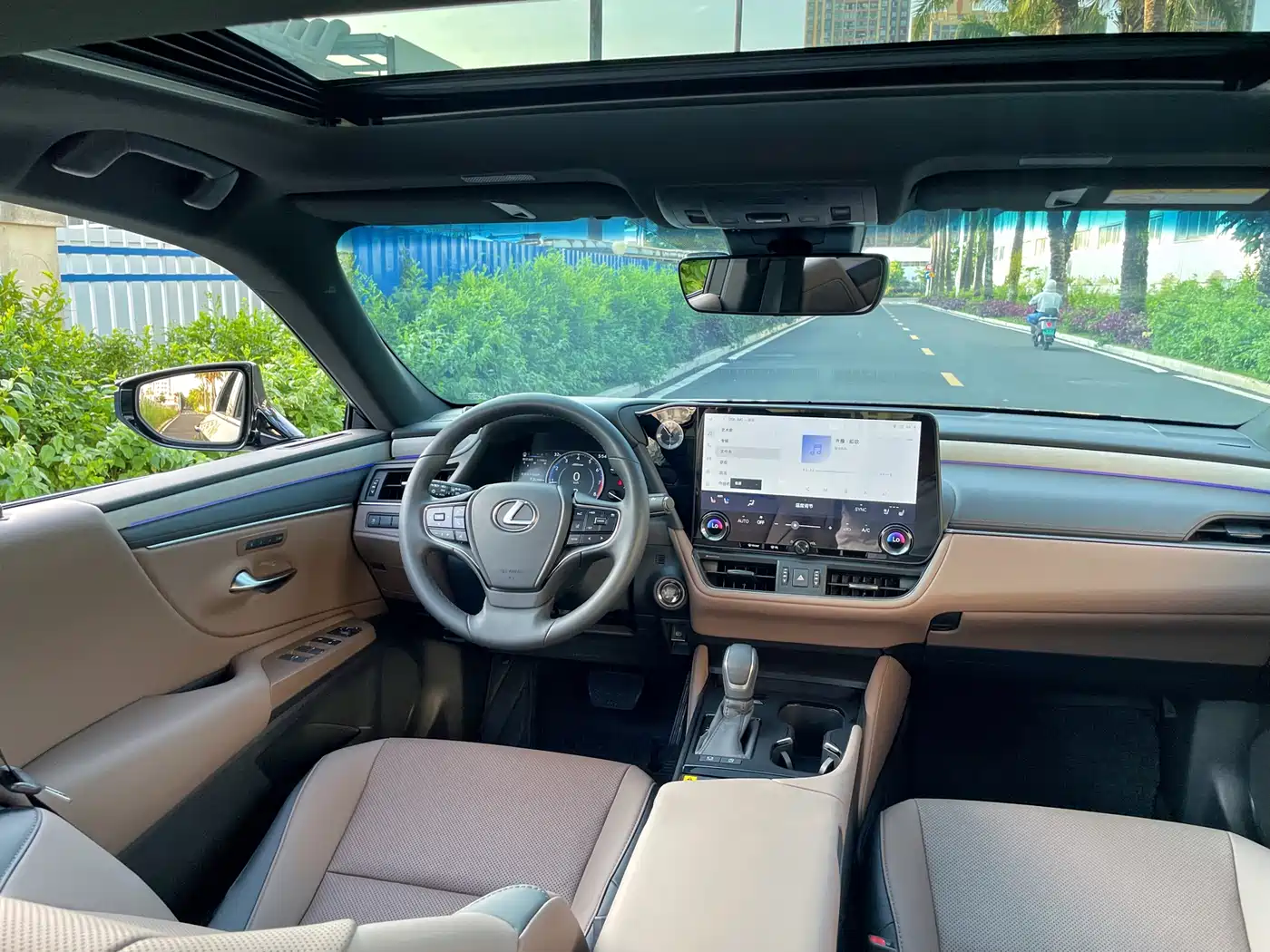Lexus ES 2025 200 Ultimate Edition фото 13