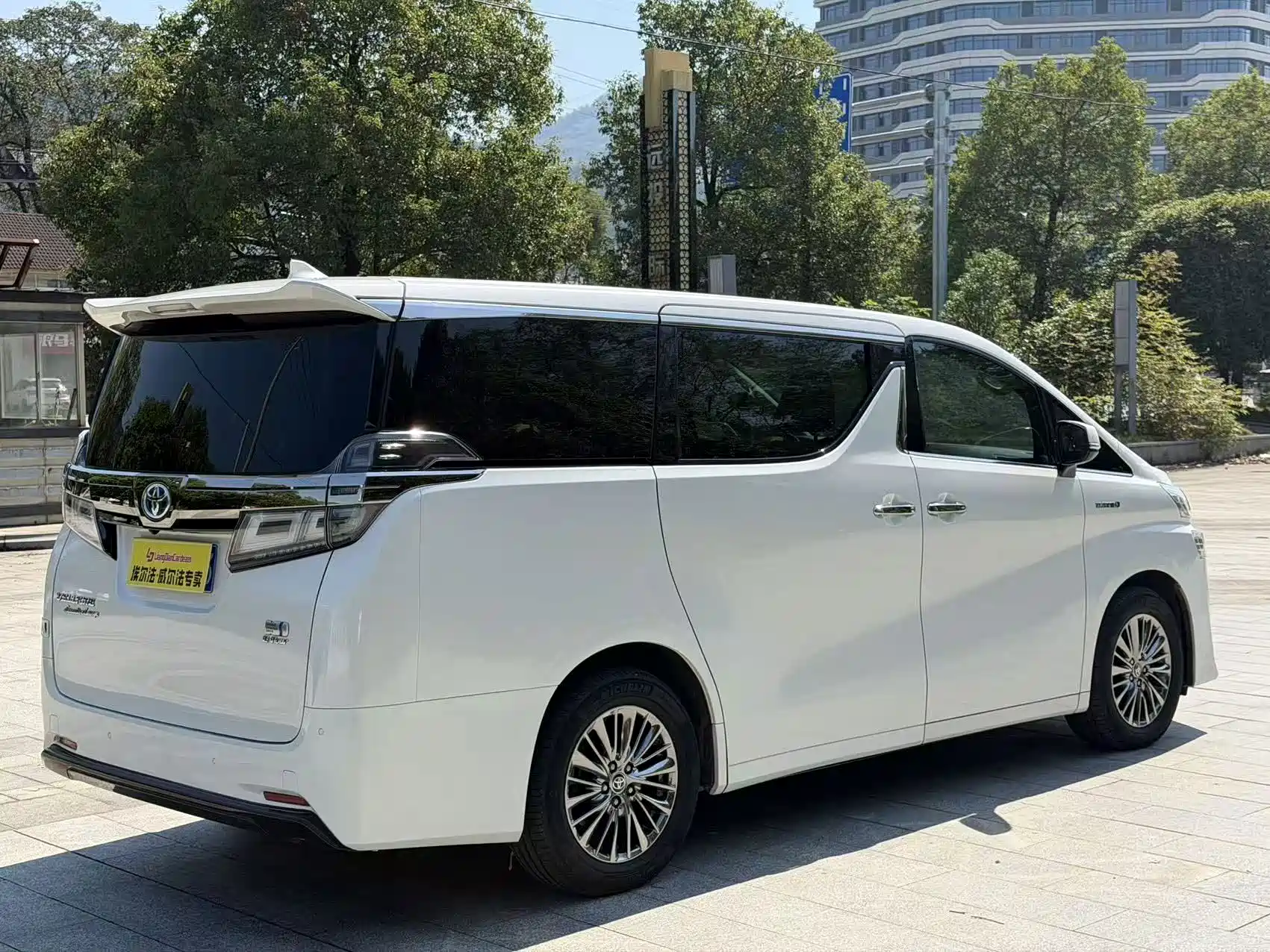 Фото 6 - Toyota Vellfire
