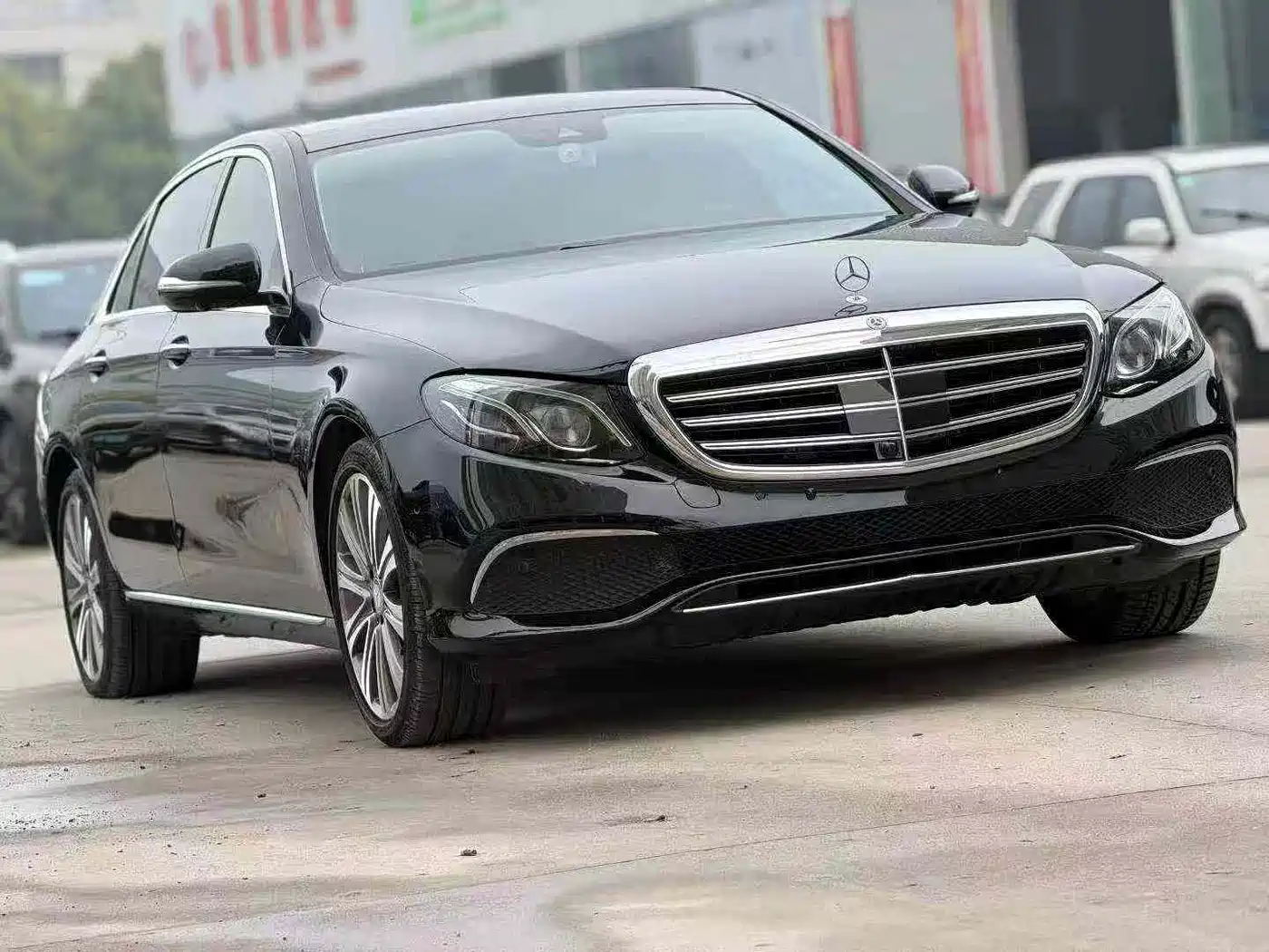 Mercedes-Benz E-Class 2017 Model E 320 L 4MATIC фото 3