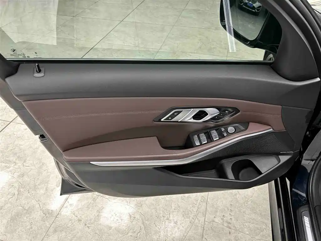 BMW 3 Series 2023 320i M Sport Package фото 10