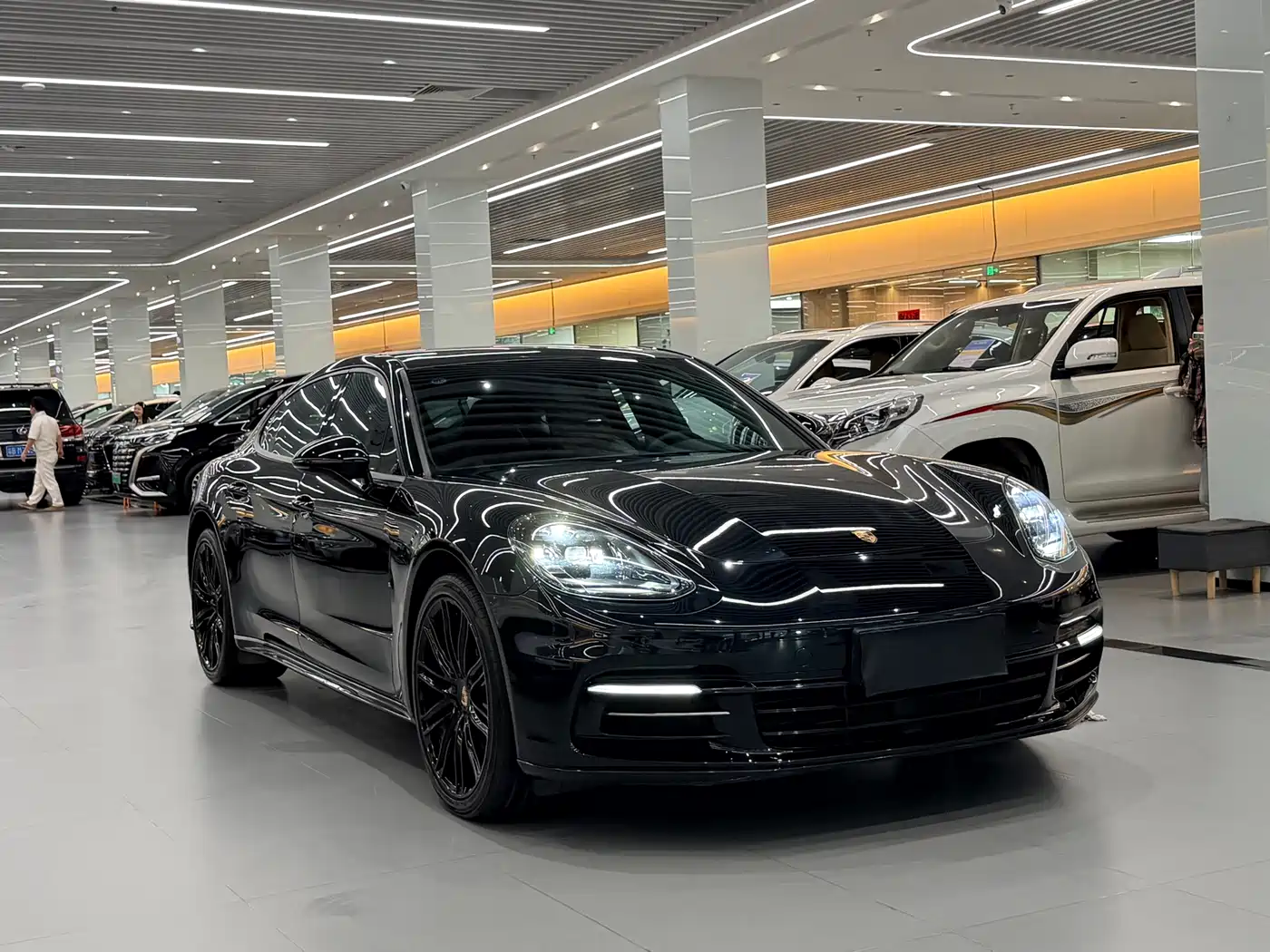 Porsche Panamera 2017 Panamera Executive Long Wheelbase 3.0T фото 3