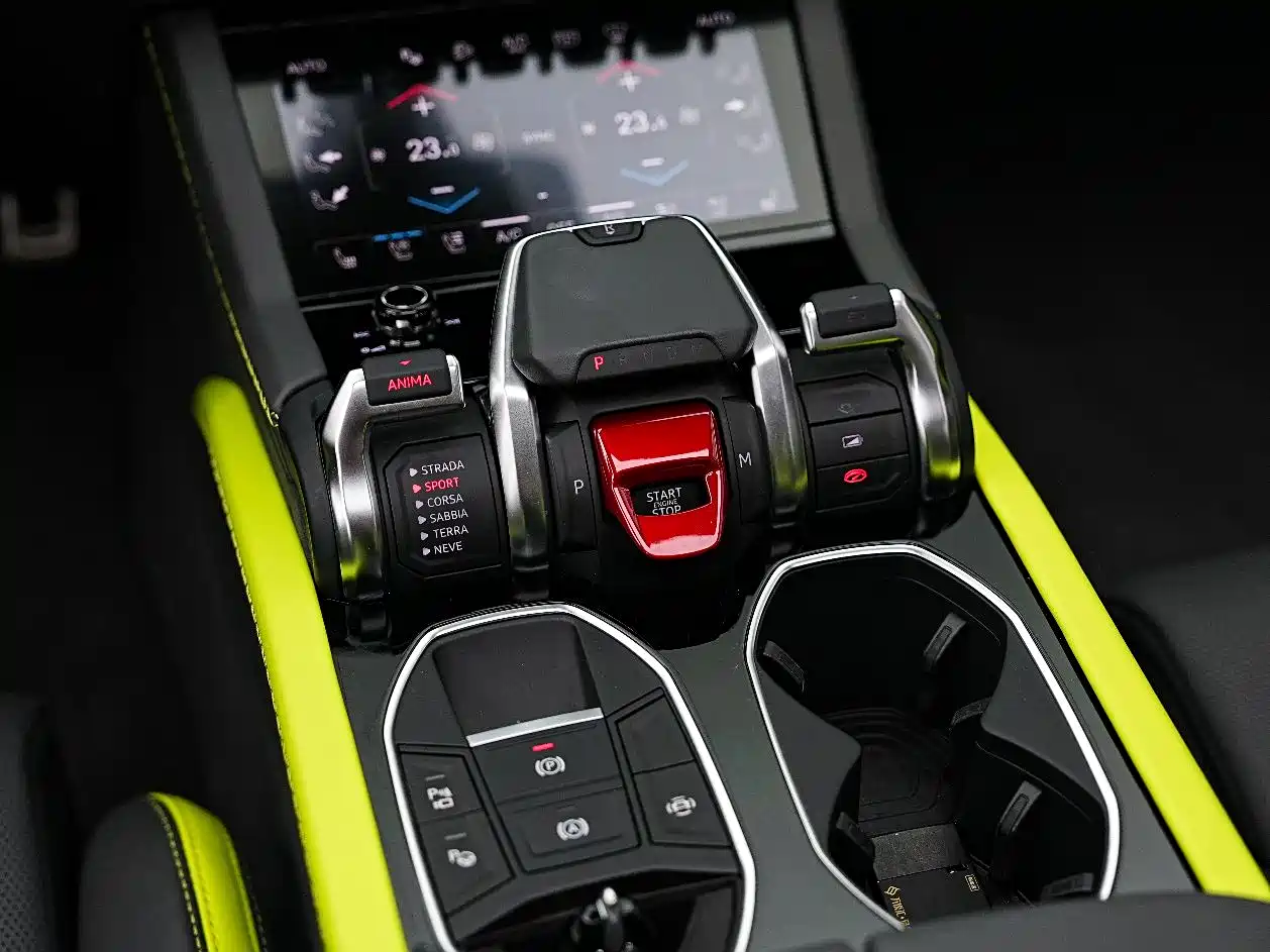 Lamborghini Urus SE 2025 4.0T Standard Edition фото 16