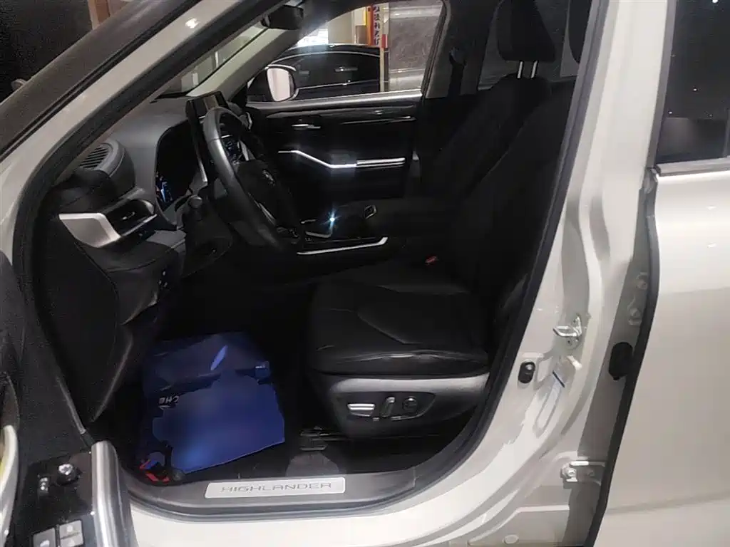 Toyota Highlander 2022 Model Dual Engine 2.5L 4WD Premium Edition 7-Seater фото 15