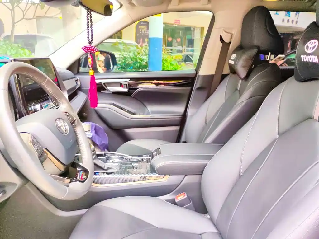 Фото 8 - Toyota Highlander
