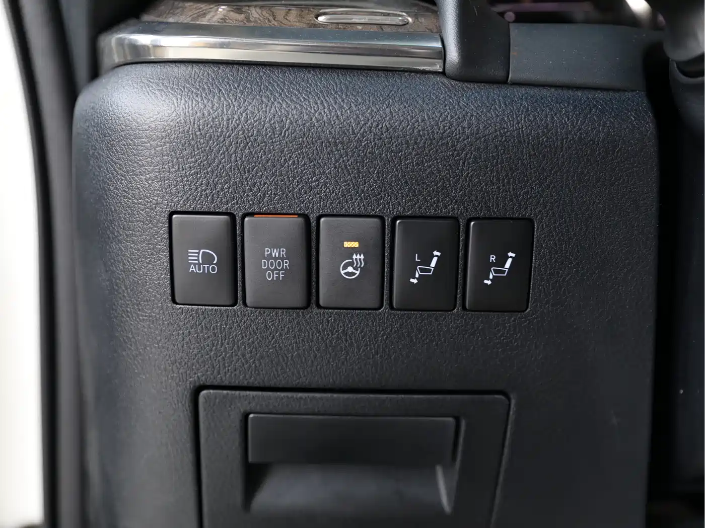Toyota Alphard 2018 Facelift 3.5L Premium Edition фото 9