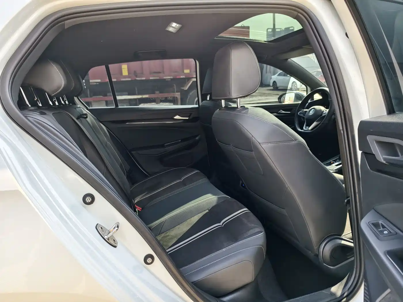 Volkswagen Golf 2023 Model 280TSI DSG R-Line фото 21