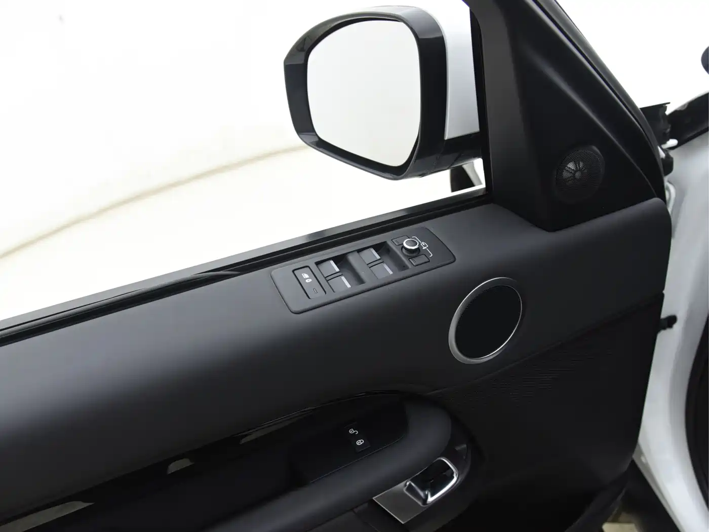 Land Rover Discovery 2019 3.0 SC V6 SE фото 12