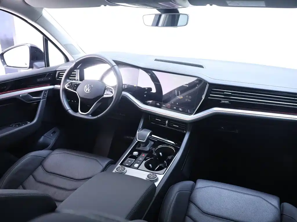 Фото 20 - Volkswagen Touareg