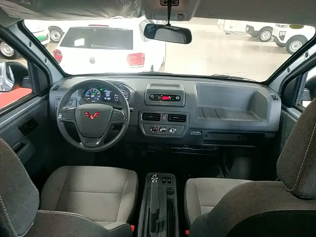 Wuling Motors Wuling Yangguang 2026 2024 300KM Comfort Bus Version 75kW
