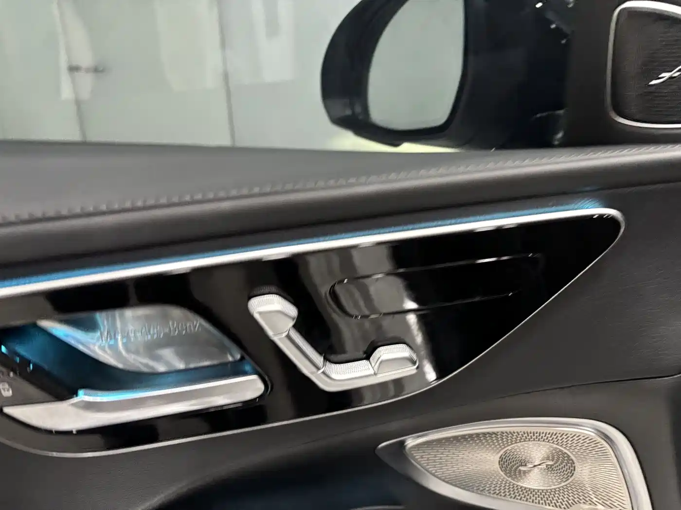 Mercedes-Benz C-Class 2025 Facelift C 260 L Night Sport Edition фото 12
