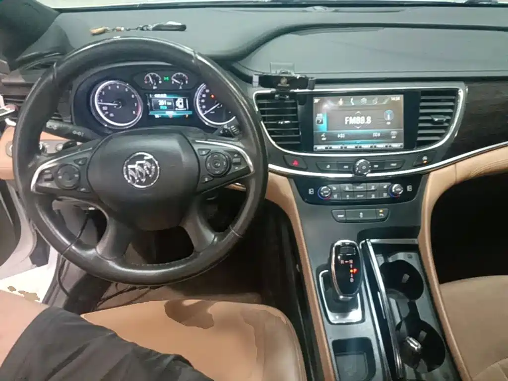 Фото 10 - Buick LaCrosse