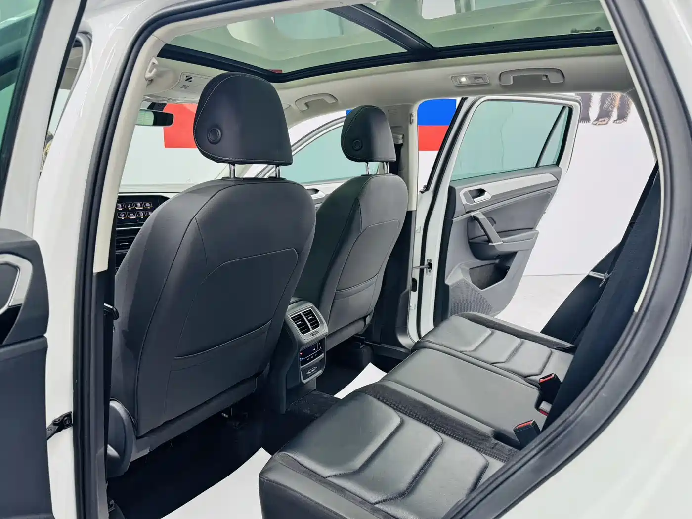 Volkswagen Tayron 2021 280TSI 2WD Luxury Smart Connect фото 6