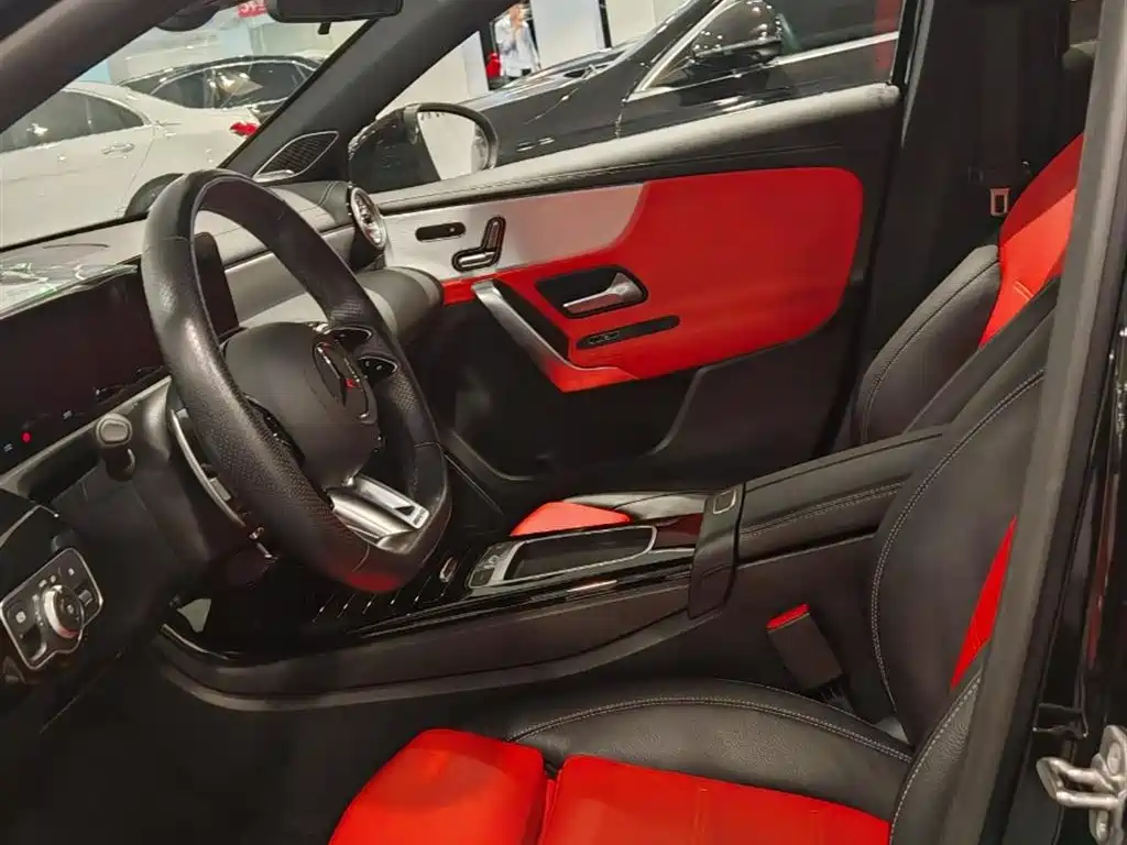 Mercedes-Benz A-Class AMG 2025 AMG A 35 L 4MATIC фото 9
