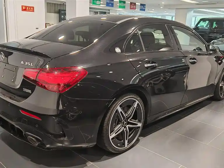 Mercedes-Benz A-Class AMG 2025 AMG A 35 L 4MATIC фото 3