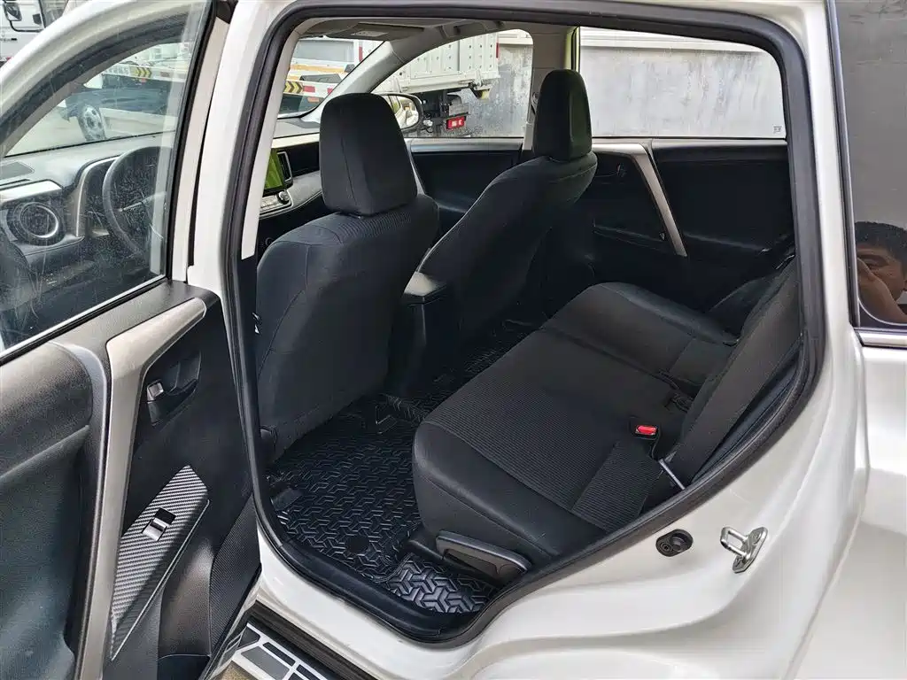 Toyota RAV4 Rongfang 2015 2.0L CVT 2WD Trend Edition фото 14