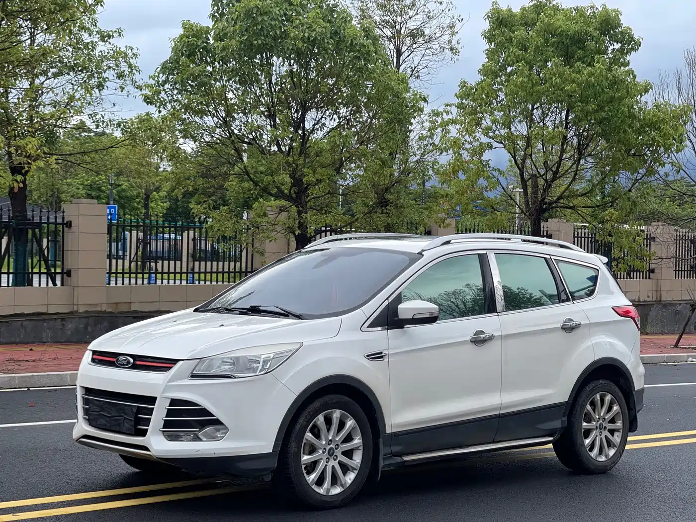 Photo 1 - Ford Kuga