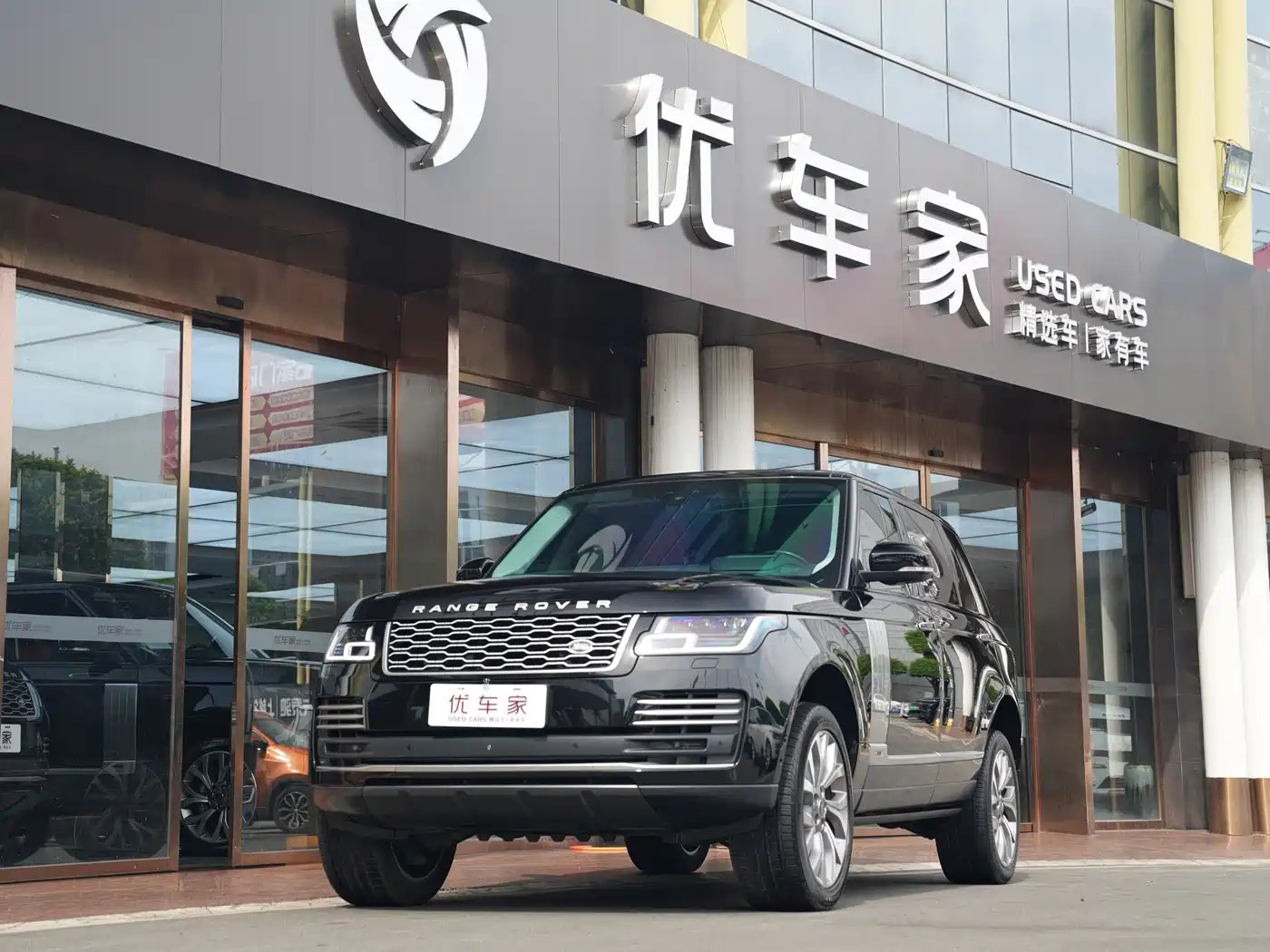 Land Rover Range Rover 2018 3.0 SC V6 AB Revered Genesis Extended Edition