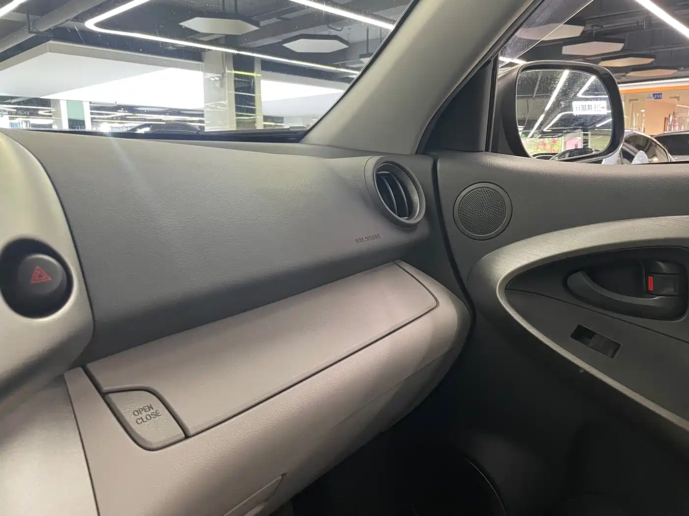 Toyota RAV4 Rongfang 2009 2.0L Automatic Classic Edition фото 17