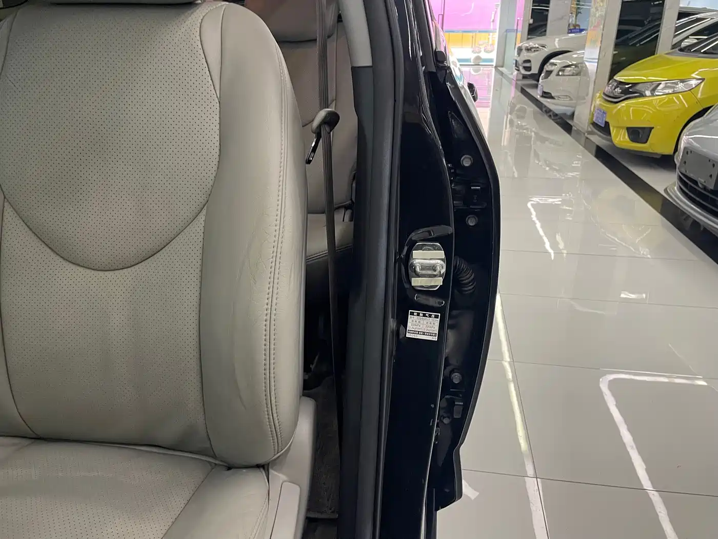 Toyota RAV4 Rongfang 2009 2.0L Automatic Classic Edition фото 20