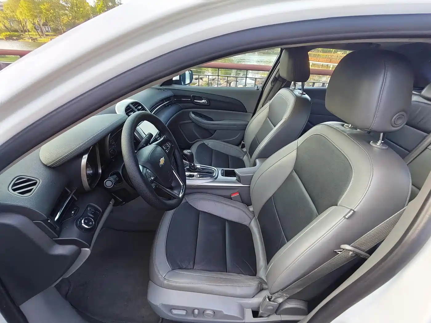 Chevrolet Malibu 2014 2.0L Automatic Luxury фото 9