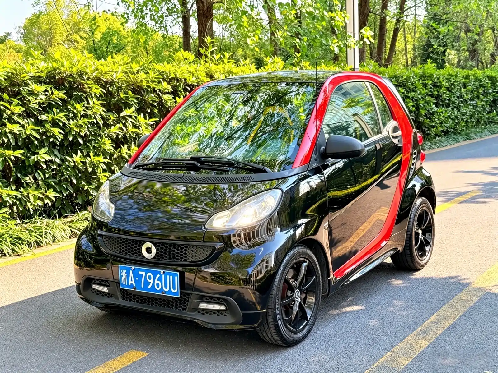 Photo 1 - smart fortwo