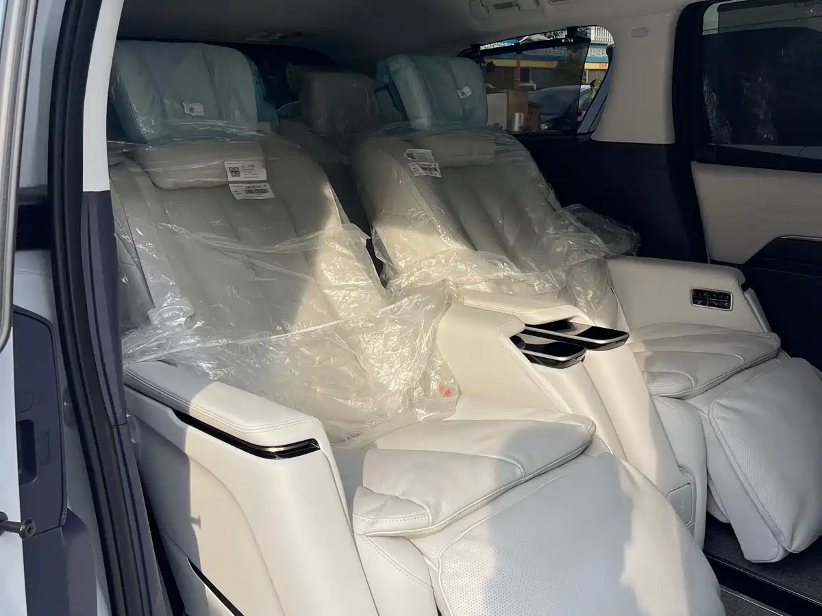 Buick Century 2026 2025 2.0T 7-Seater World Edition