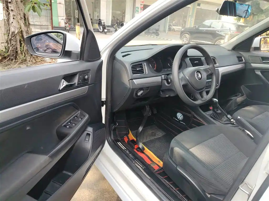 Volkswagen Lavida 2017 1.6L Automatic Trend Edition фото 12