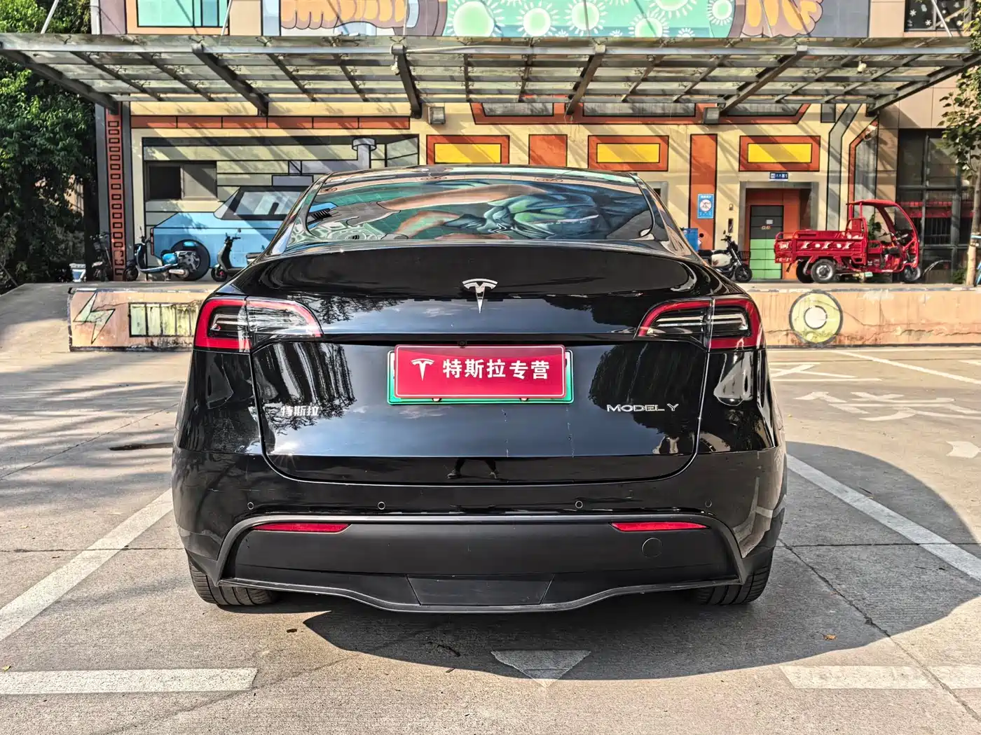 TESLA MODEL Y