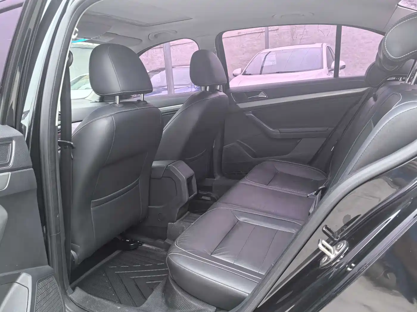 Volkswagen Lavida 2015 1.6L Automatic Comfort Edition фото 8