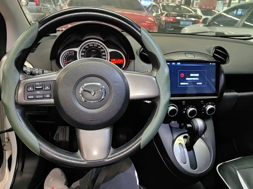 Фото 10 - Mazda 2