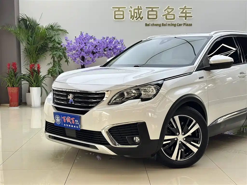 PEUGEOT 5008