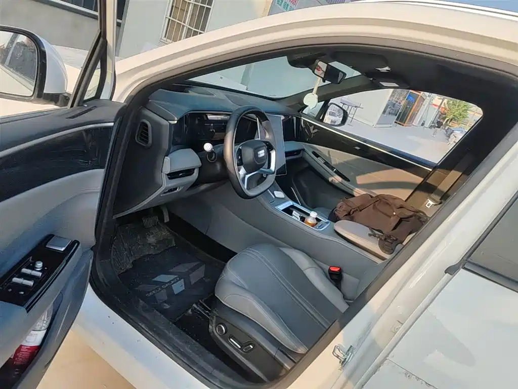 Geely Galaxy Galaxy L7 2025 EM-i 115km Explorer+ Edition фото 16
