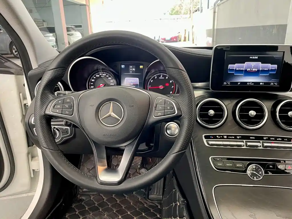Фото 12 - Mercedes-Benz C-Class