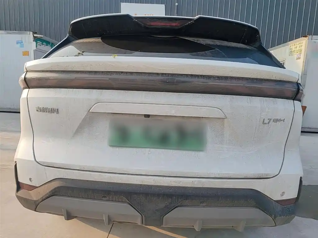 Geely Galaxy Galaxy L7 2025 EM-i 115km Explorer+ Edition фото 6