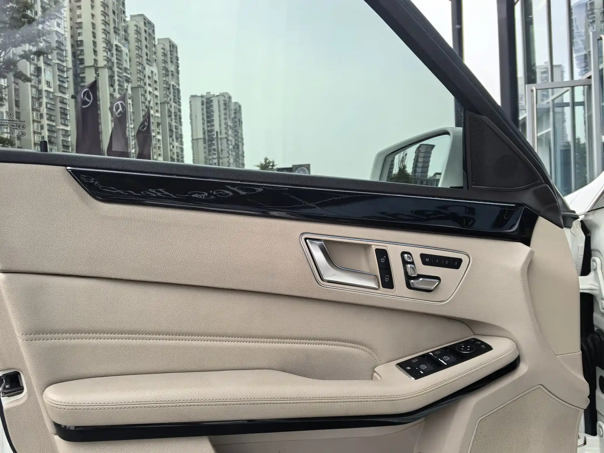 Фото 6 - Mercedes-Benz E-Class