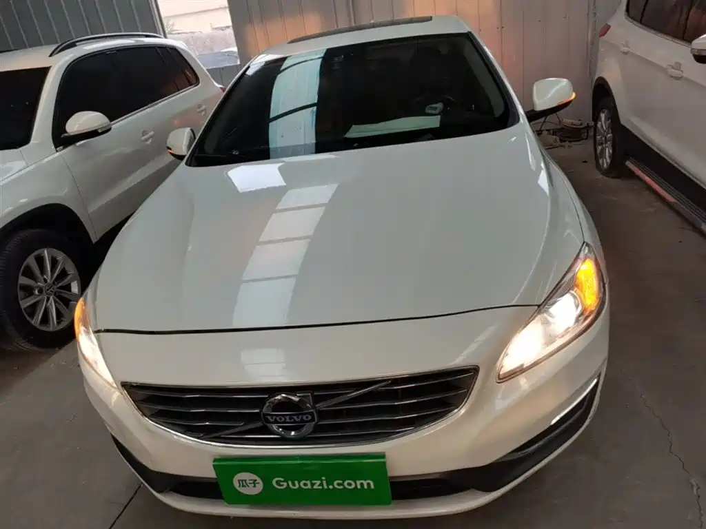 Фото 3 - Volvo S60