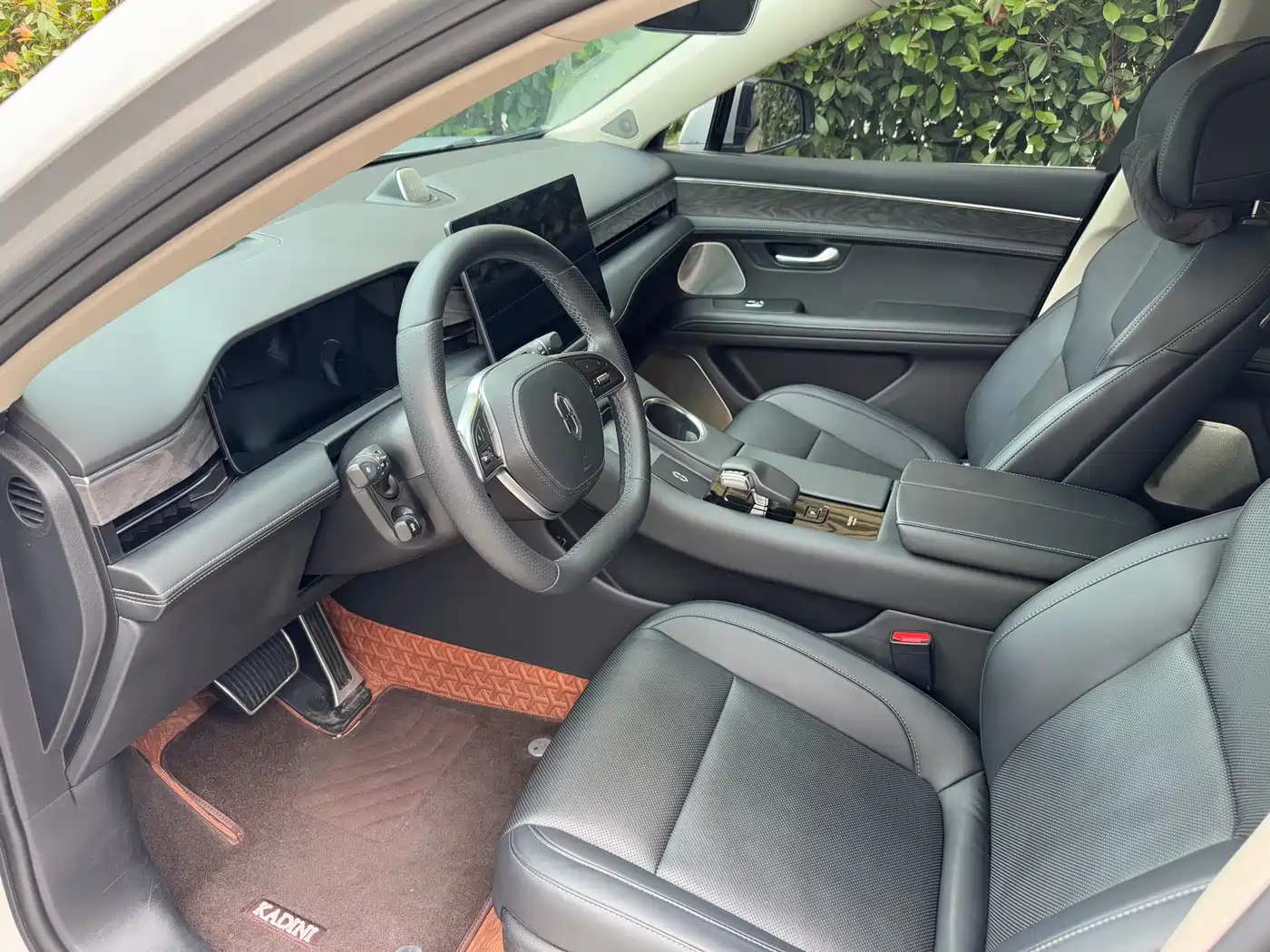 AITO Wenjie AITO M5 2022 Extended Range AWD Performance Edition фото 4