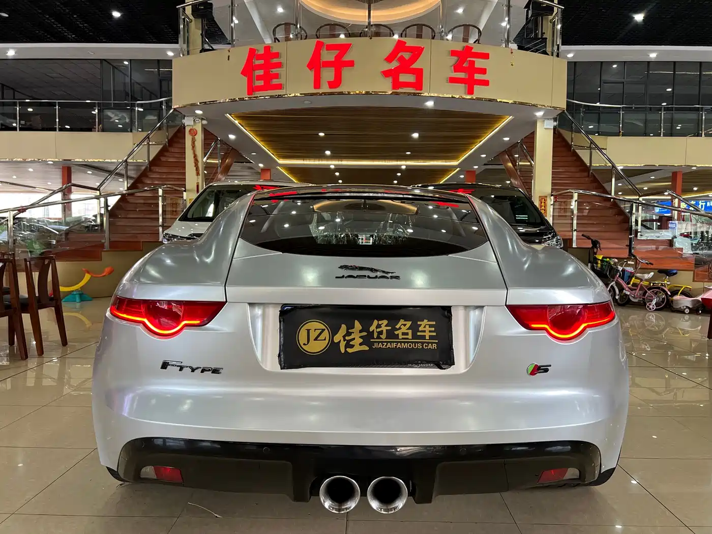 Фото 4 - Jaguar F-TYPE