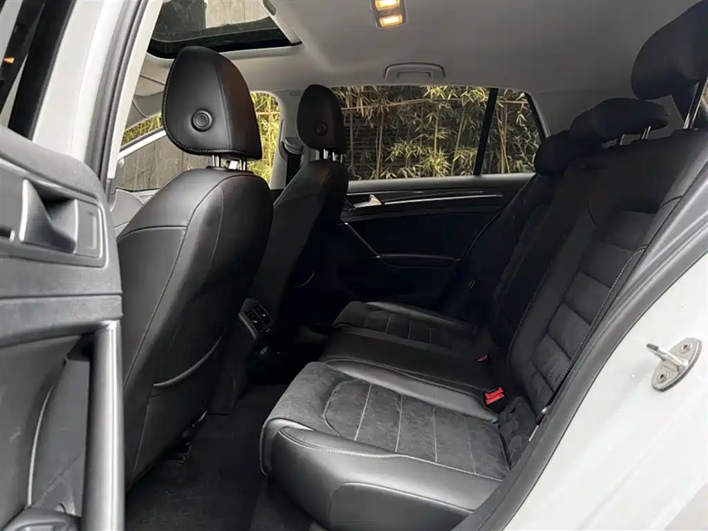 Volkswagen Golf 2020 280TSI DSG Luxury фото 19