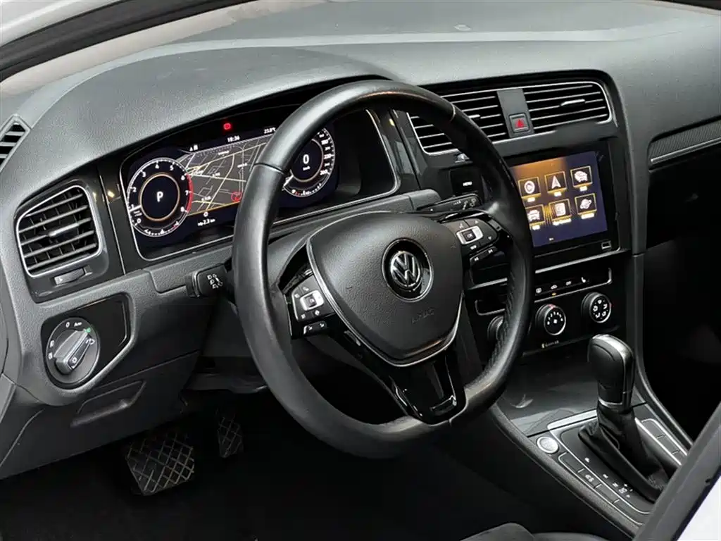 Volkswagen Golf 2020 280TSI DSG Luxury фото 14