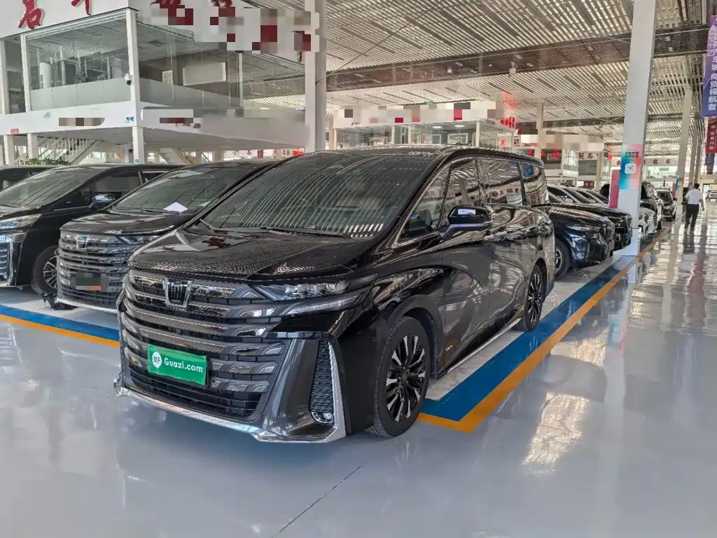 Фото 1 - Toyota Vellfire