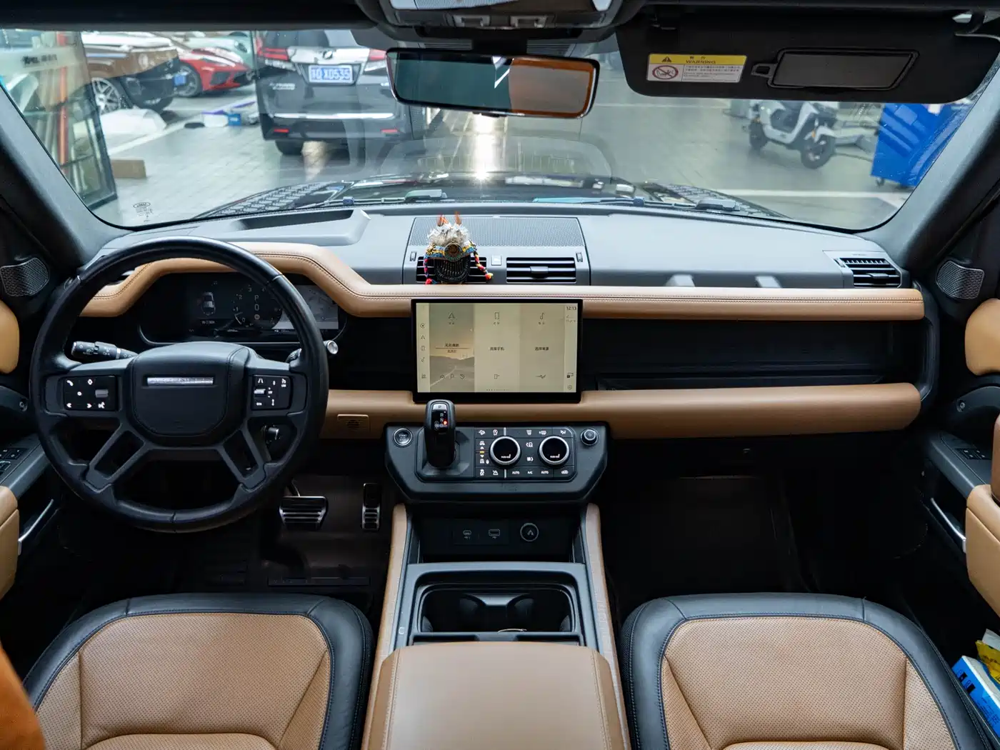 Land Rover Defender 2023 Facelift 110 3.0T P400 X фото 16