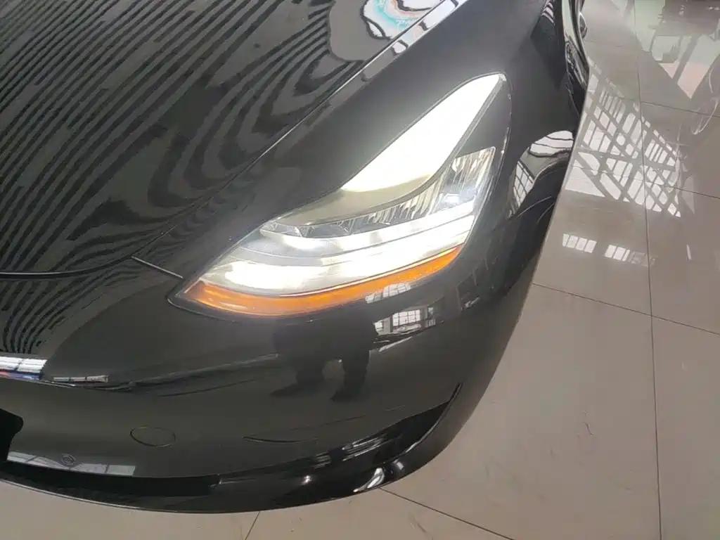 Фото 24 - Tesla Model 3