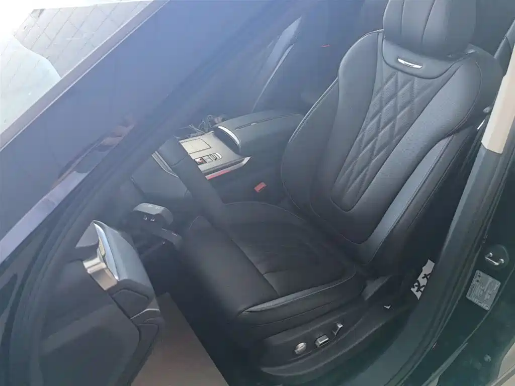 Hongqi HS7 PHEV 2024 2.0T PHEV 4WD Flagship Edition 6-seater фото 15