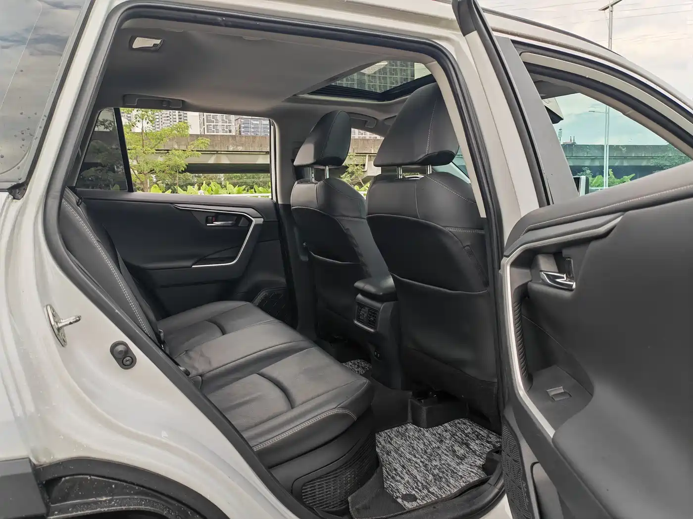 Toyota RAV4 Rongfang 2020 Hybrid 2.5L E-CVT 4WD Elite PLUS фото 14